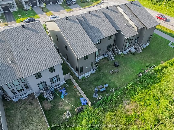 5th image of 232 Bristol Cres