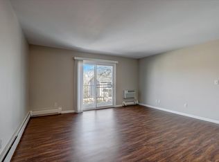197 Hill Ct APT 3, Hartland, WI