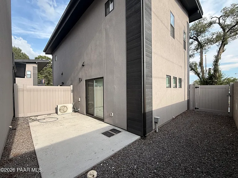 720 N Walnut St #1 — Photo 33