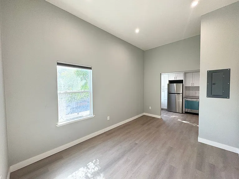 123 S K St — Photo 4