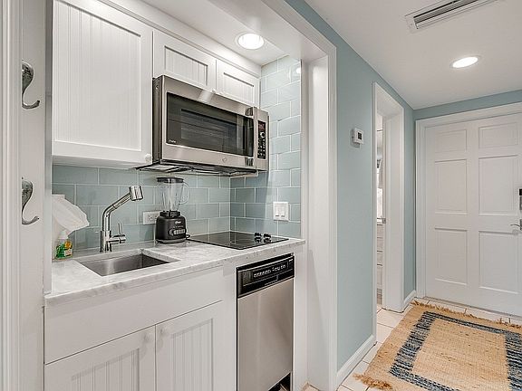 4th image of 400 Beach Rd APT 117