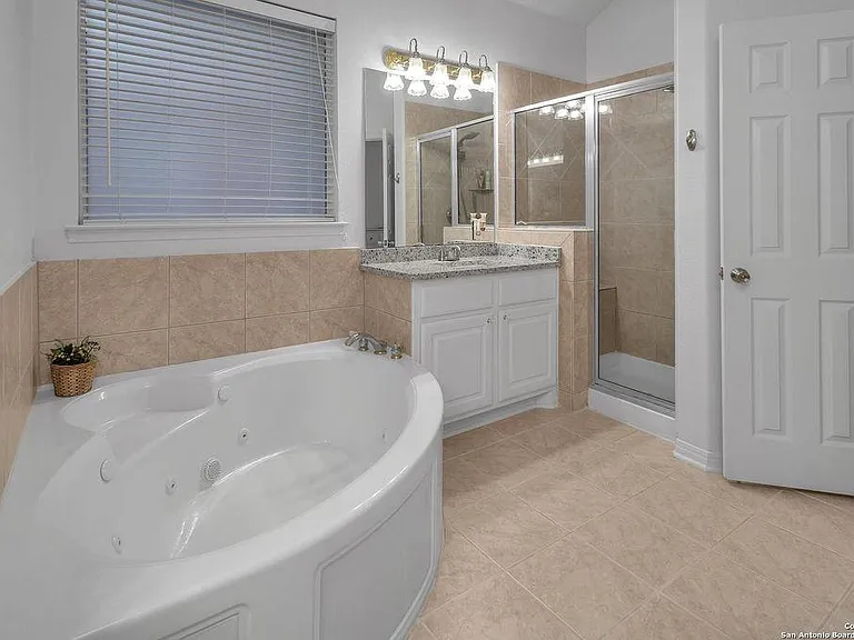 26022 Cuyahoga Cir — Photo 15