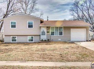 5217 SW 32nd St, Topeka, KS 66614