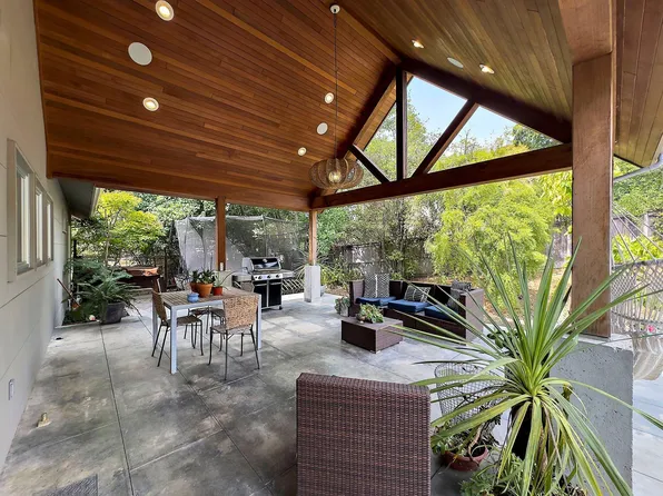 464 Orchard Ln, Redway, CA 95560