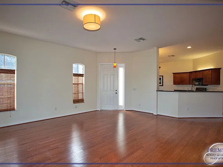3555 Poinsettia Ave — Photo 18
