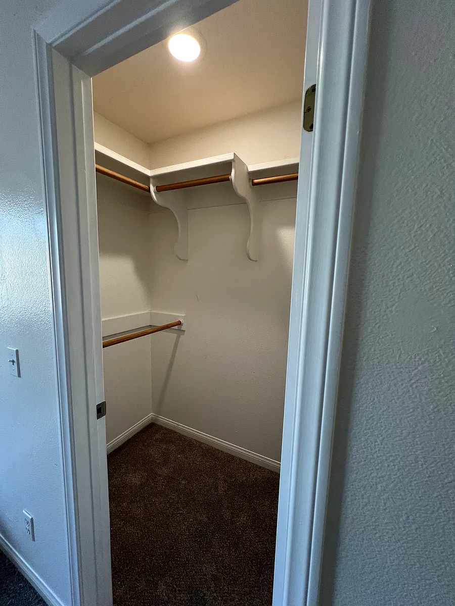 Building Photo - 1174 Del Mar Ave #3