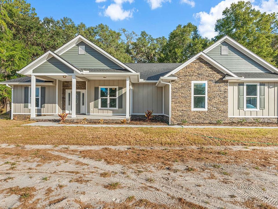 1st image of 563 SW Pinehurst Dr
