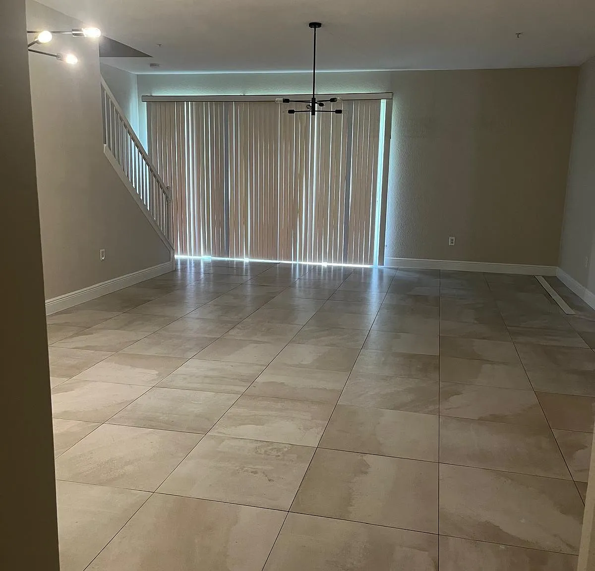 3 bed, 2.5 bath, 2013 sqft, $2,200 — Photo 3