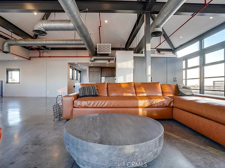 100 W 5th St #Penthouse 9B — Photo 24