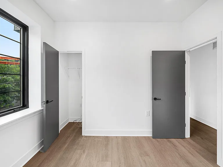 1772 N Front St #3 — Photo 8