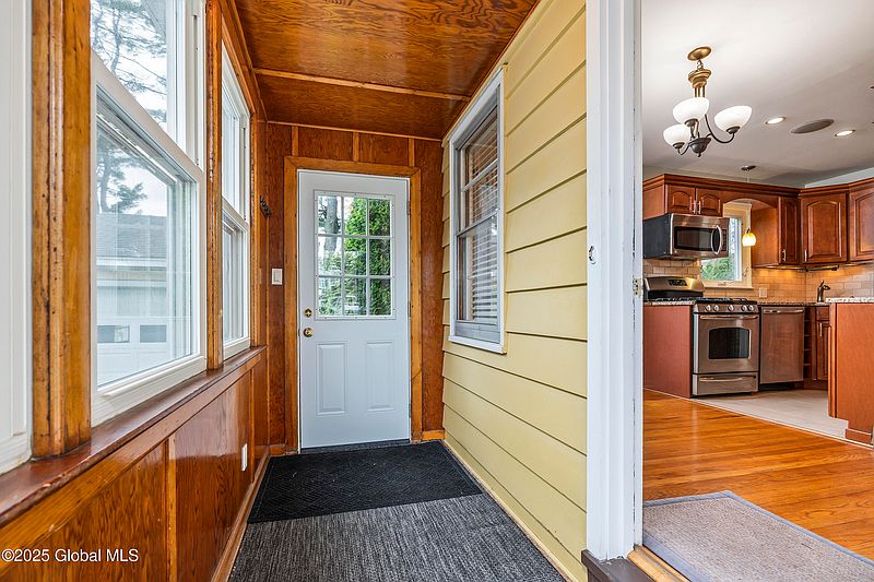 5th image of 316 Kenwood Avenue