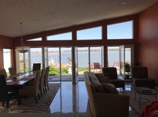 920 Lakeshore Dr, Lincoln, NE 68528