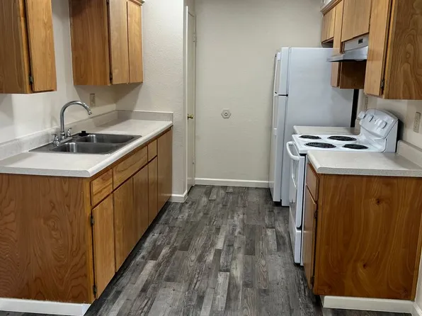 Meadowbrook Apartments, 683 N Haney Ave #8204, Reedley, CA 93654