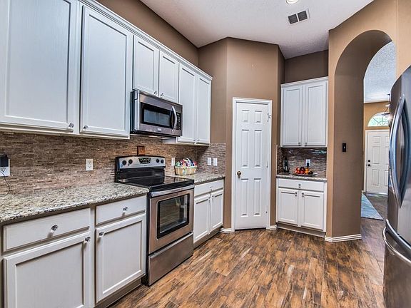 2nd image of 3213 Nutmeg Dr