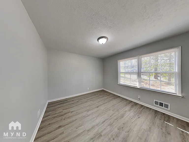 1290 Maple St SE — Photo 13