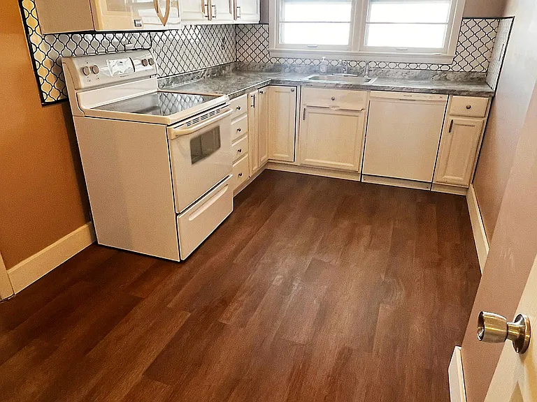 1248 Lewis Ave — Photo 6