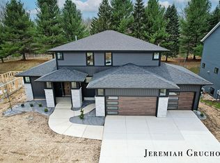 4748 Braeburn St, Grand Rapids, MI 49546