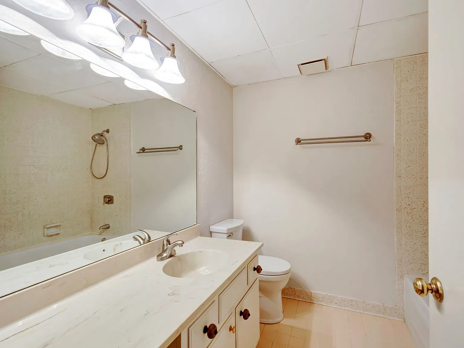 2 bed, 1321 sqft, $1,695 — Photo 4