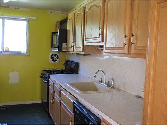 3rd image of 32 Barclay Dr