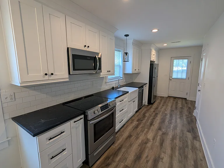 516 Trade St — Photo 3