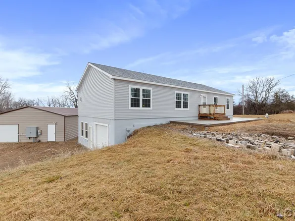 18275 Lewis Rd, Cement City, MI 49233