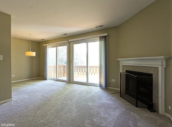 3rd image of 360 Newport Ln APT C2