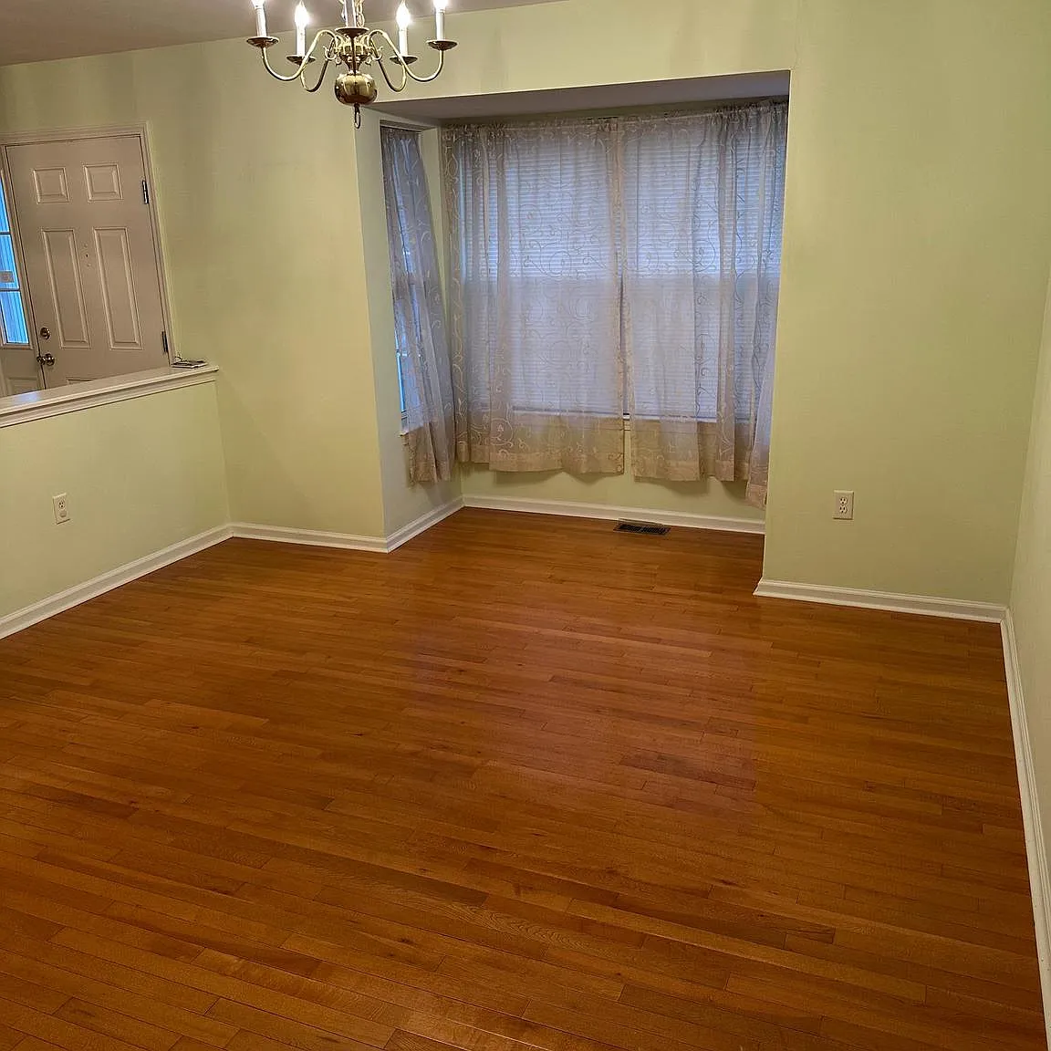 3 bed, 2.5 bath, 2003 sqft, $3,800 — Photo 3