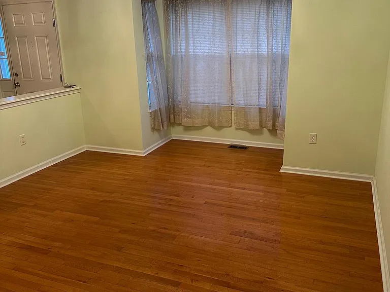 193 Fountayne Ln — Photo 3