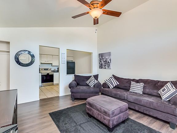 3rd image of 525 N May St APT 10