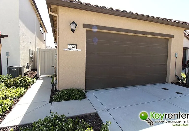 1061 Chapelhill Ln — Photo 34