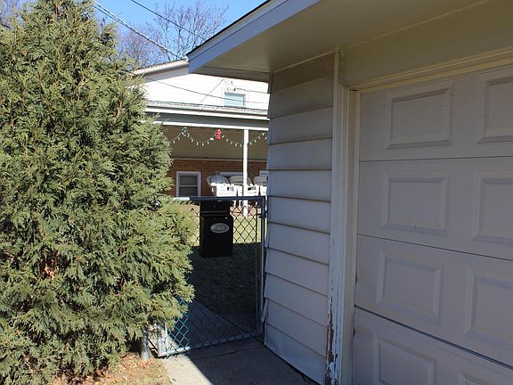 4th image of 211 N Windsor Dr