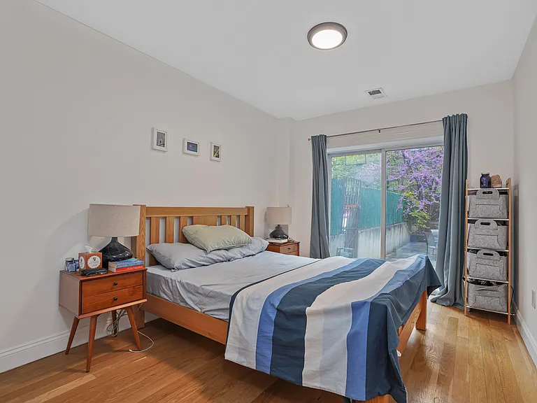 132 De Graw St #1 — Photo 9