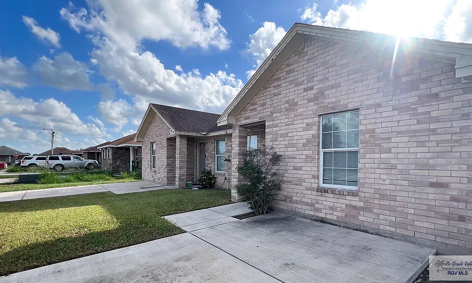 344 Clemente Ave #2