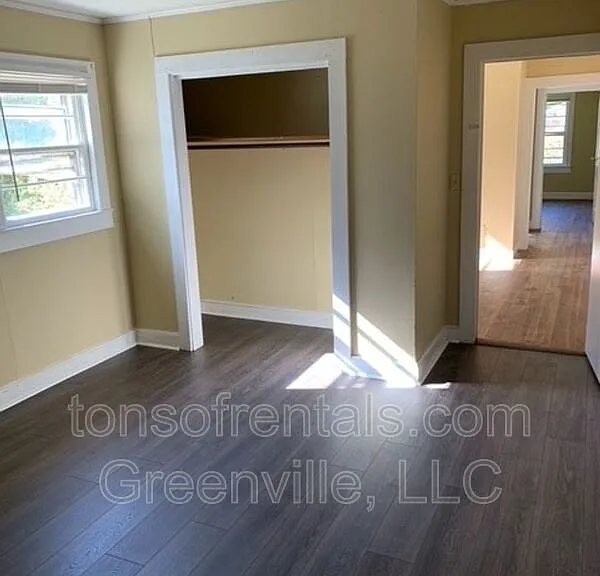 205 Curry St — Photo 8