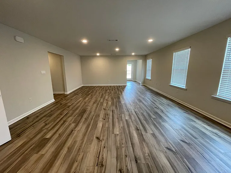 132 Asbury Park Dr — Photo 3