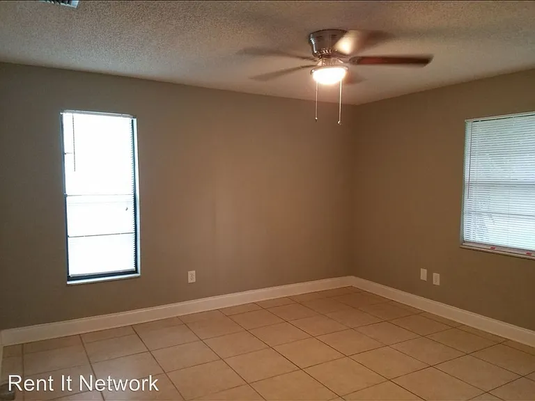 2205 Cypress Point Dr E — Photo 9