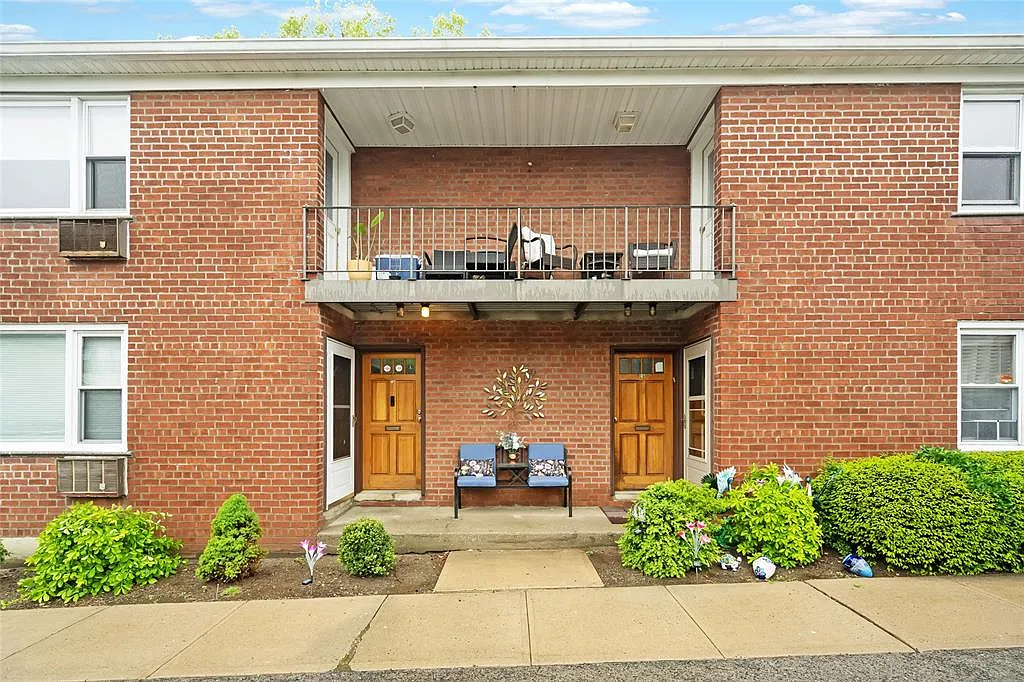 Building Photo - 504 Pelham Rd #C3