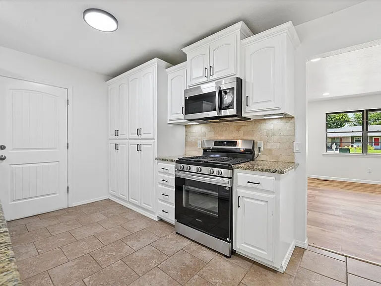 1224 S Broadway St — Photo 9