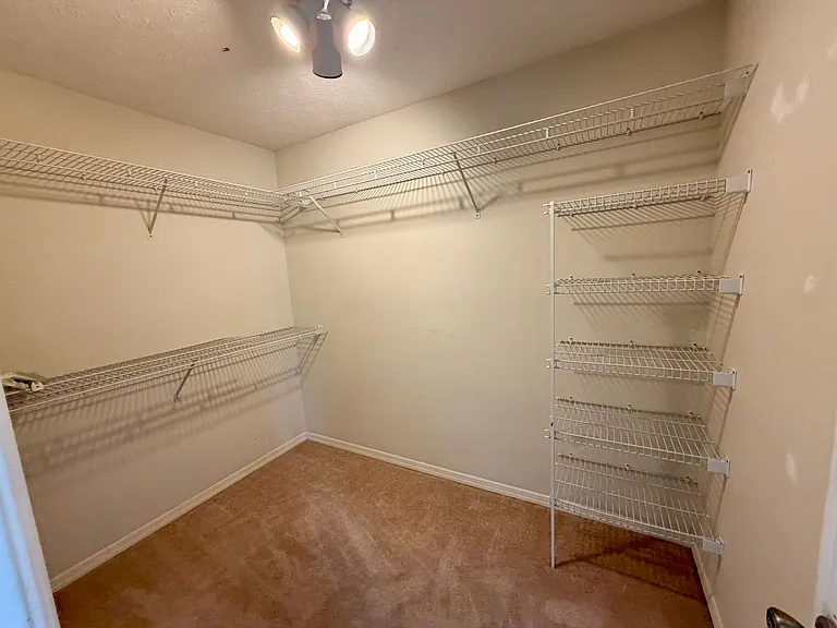 604 Mallory Dr — Photo 9