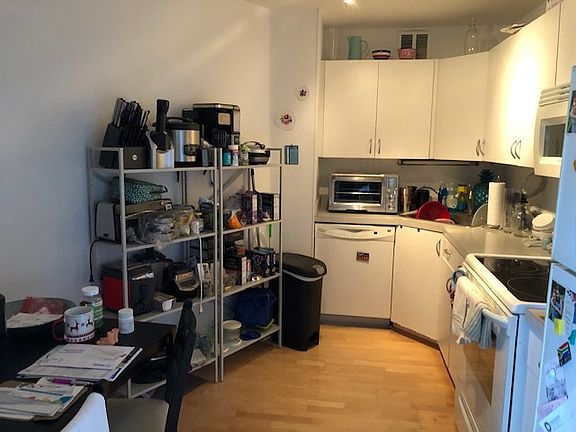 4th image of 2626 N Lakeview Ave APT 304