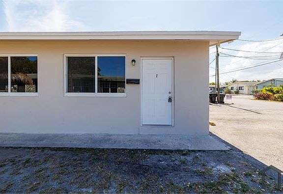 3rd image of 404 NW 4th Ave APT 1