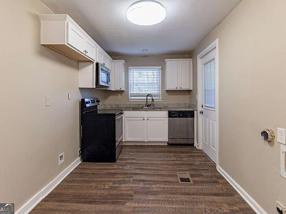 3rd image of 1807 Oakmont Dr NW