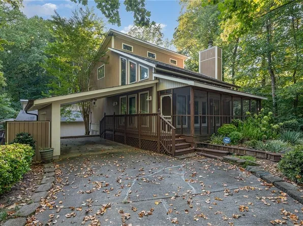 2751 Woodlore Trl, Winston Salem, NC 27103