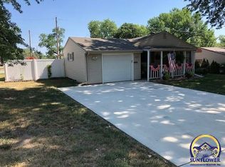 1424 SW 31st St, Topeka, KS 66611