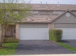 2144 W Adobe Dr, Addison, IL 60101