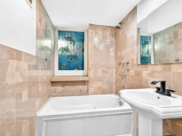 6015 Independence Avenue image 40 of 85