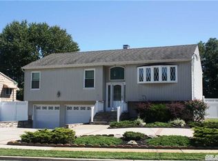 9 Eastgate Rd, Massapequa Park, NY 11762