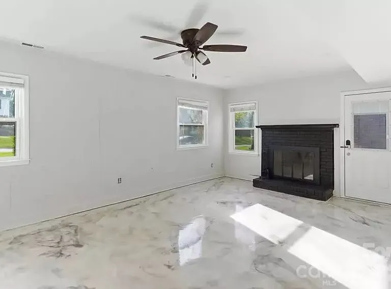 5810 Red Carriage Ln — Photo 2