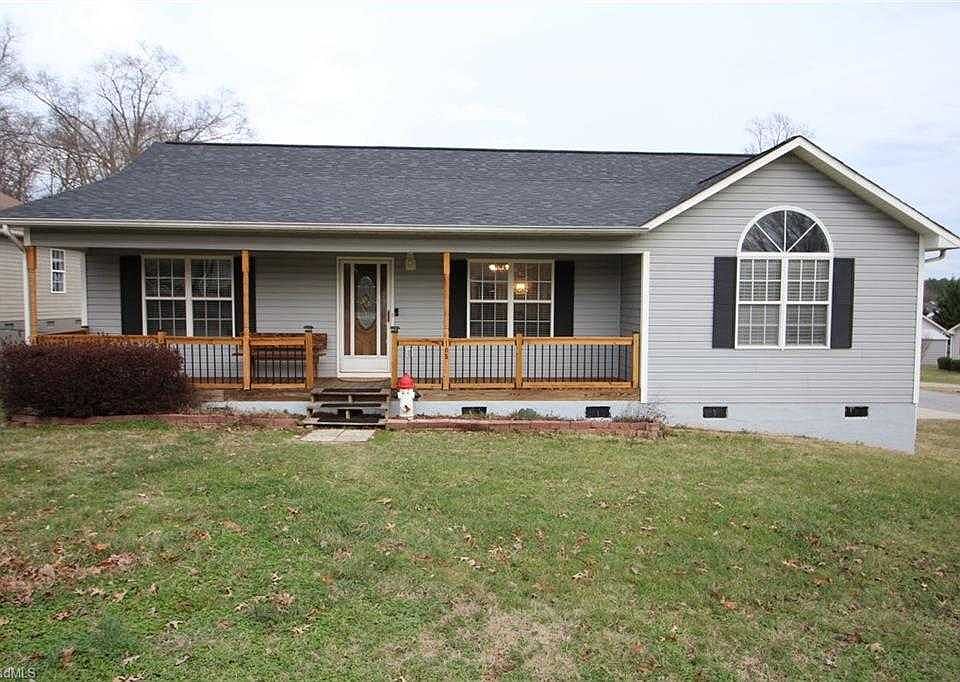 1st image of 105 Vivian St