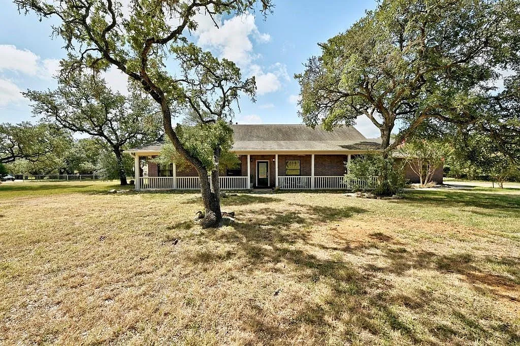 4 bed, 3.0 bath, 2206 sqft, $3,350 — Photo 1